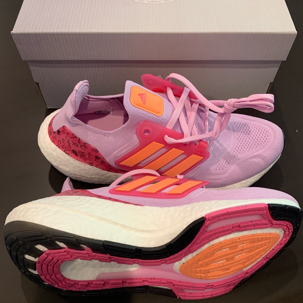 NEW Adidas Ultraboost Shoe Wmn size 8